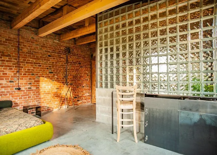 Gorzelnia مزرعة للإقامة Gwiezdzin